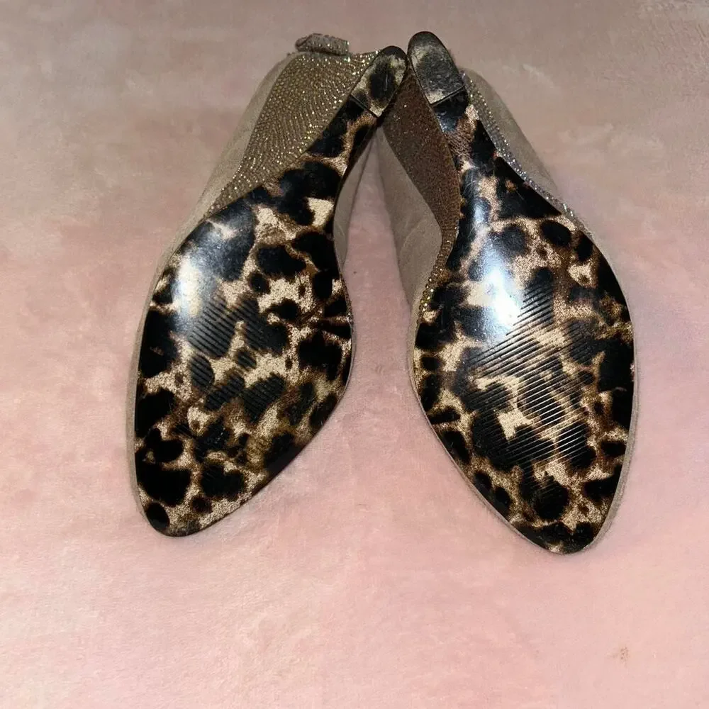Betsey Johnson taupe colored suede‎ wedges size 10